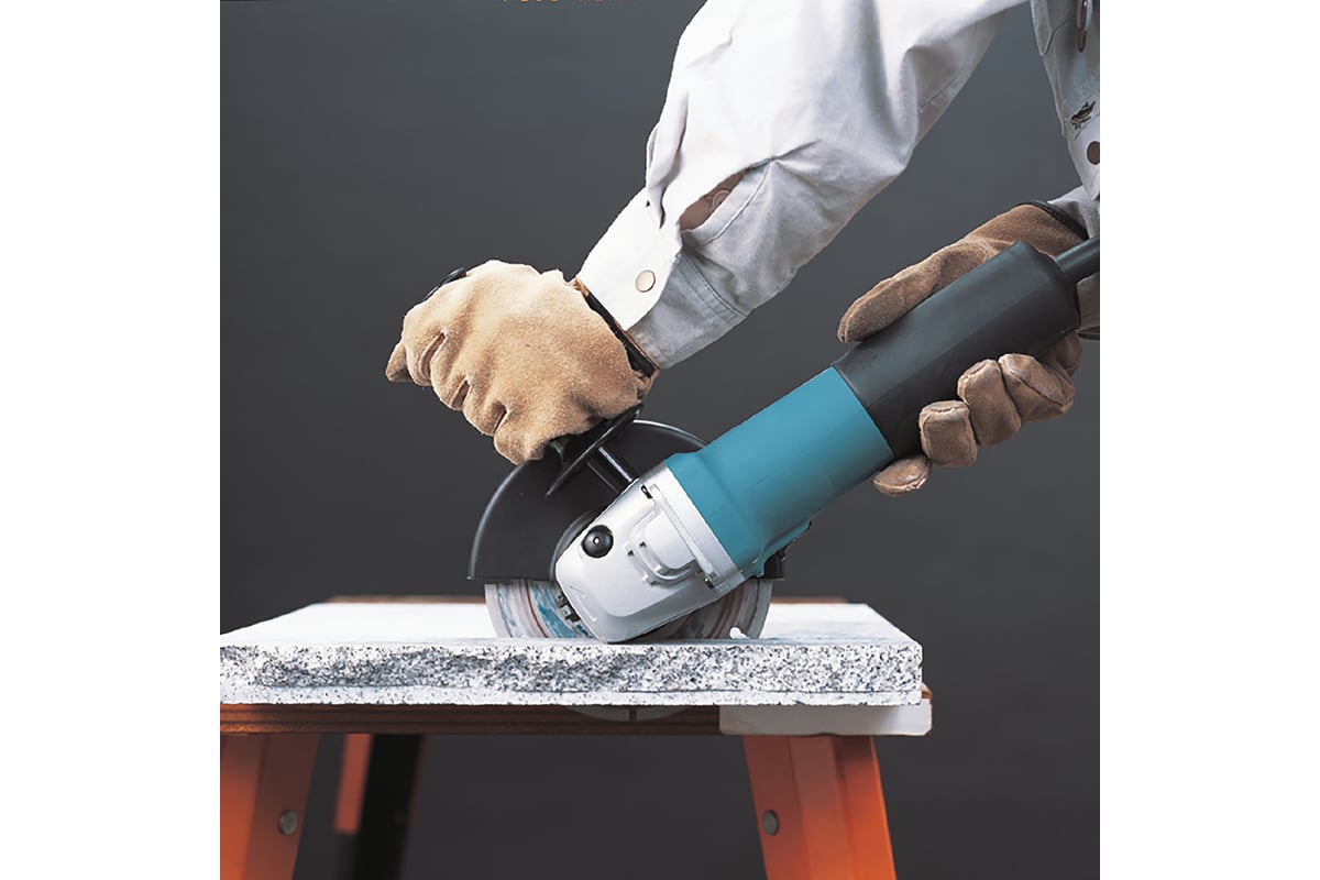 Угловая шлифмашина Makita 9566 C