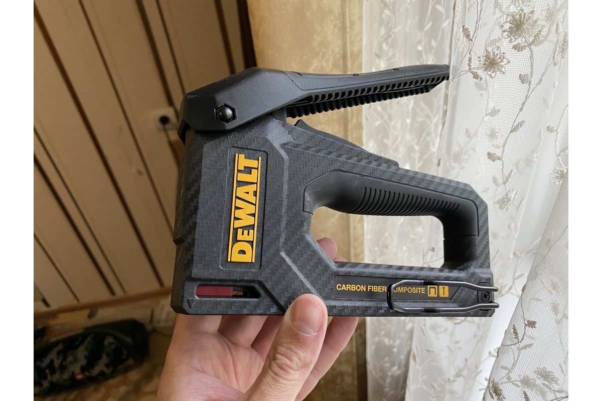 Степлер DeWalt корпус из углеволокна DWHT80276-0