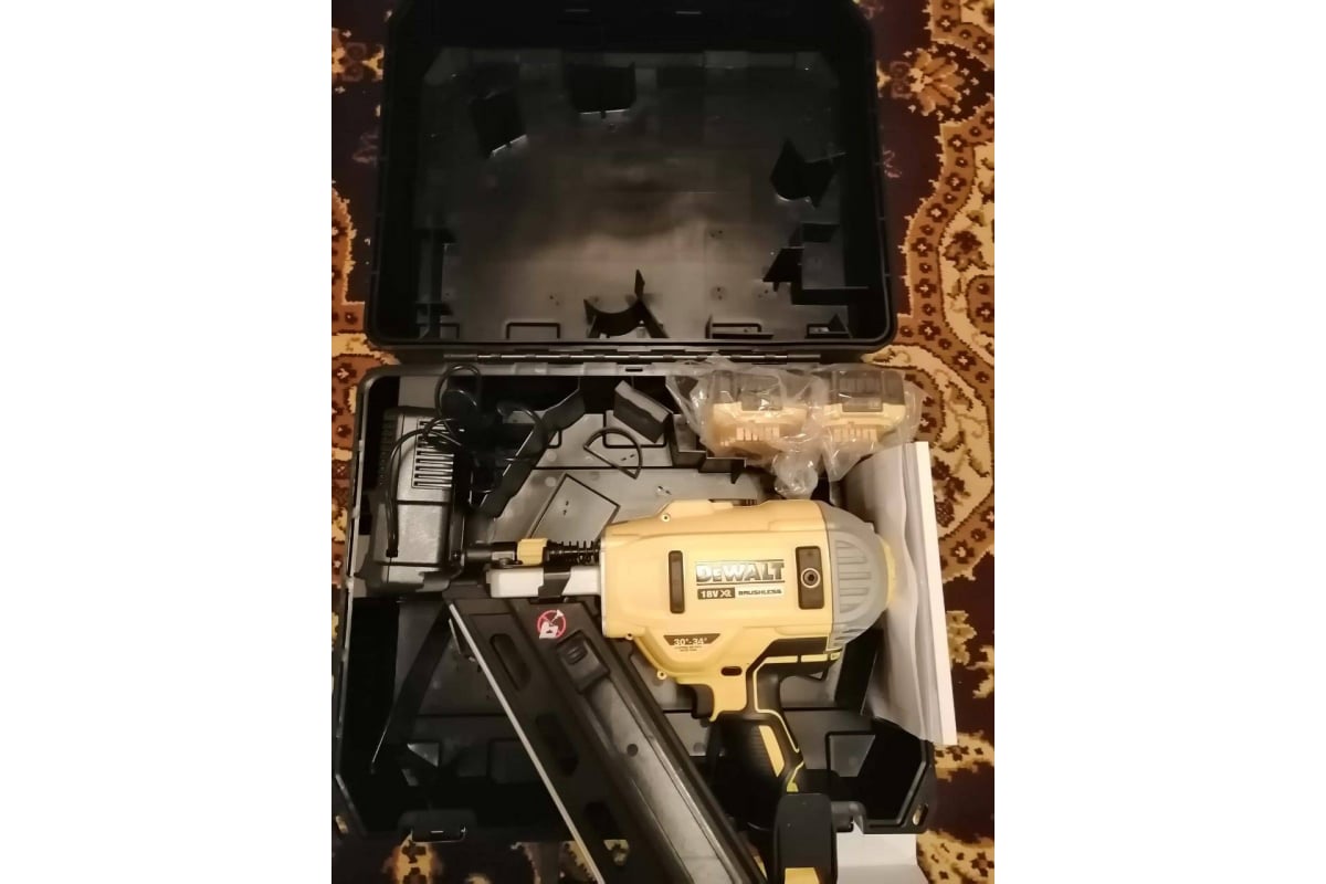 Степлер DeWalt DCN 692P2