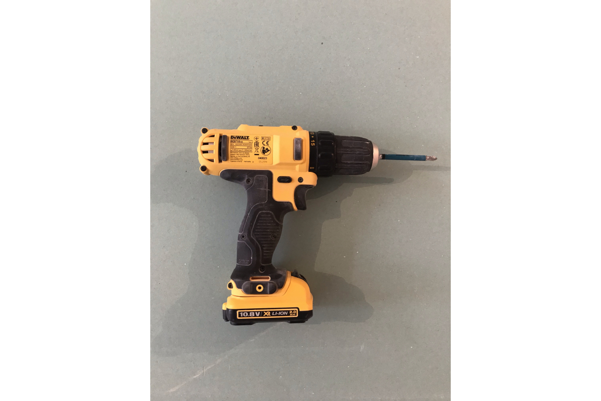 Аккумуляторная дрель-шуруповерт DeWalt DCD 710 D2