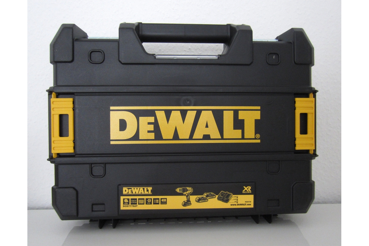 Беcщеточная дрель-шуруповерт DeWalt DCD777D2T