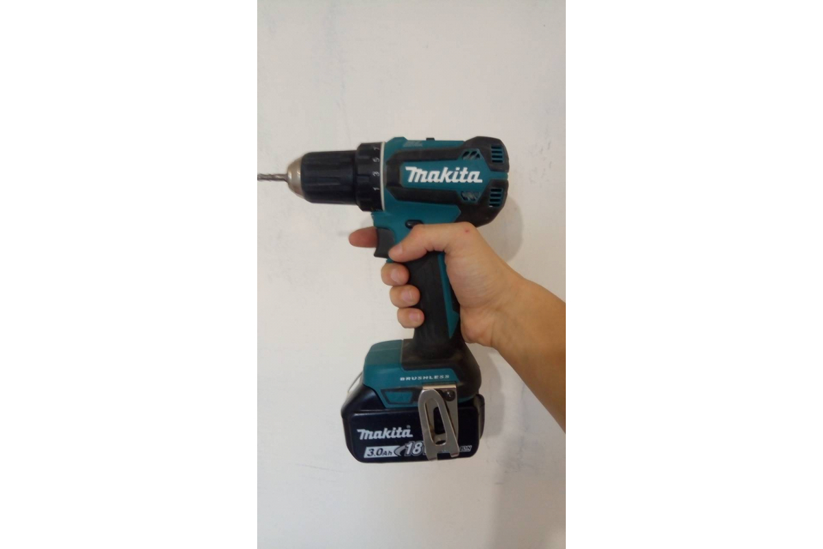 Аккумуляторная дрель-шуруповерт Makita LXT DDF485Z