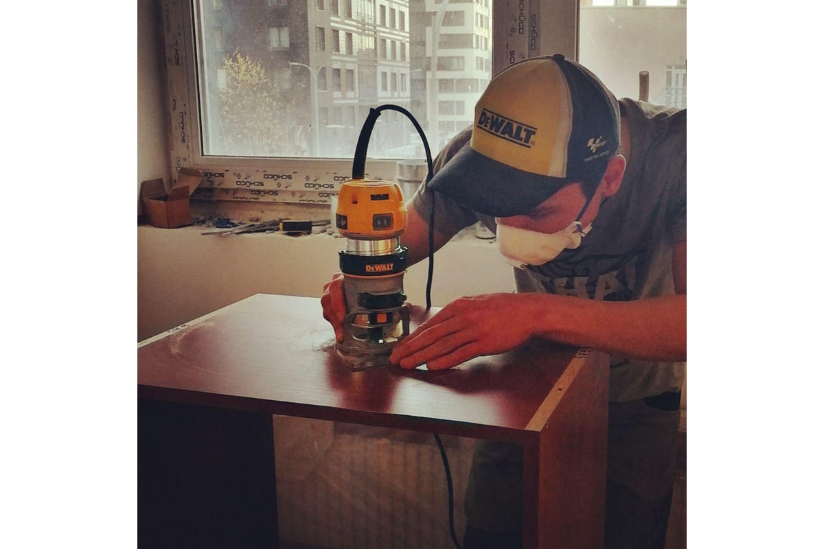 Кромочный фрезер DeWalt D26200-QS