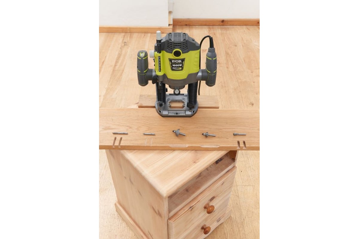 Фрезер Ryobi RRT1600P-K 5133004801