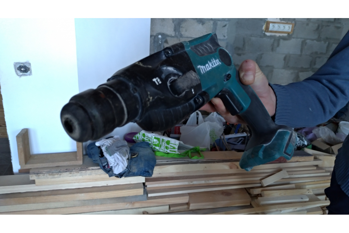 Аккумуляторный перфоратор Makita LXT DHR165RME