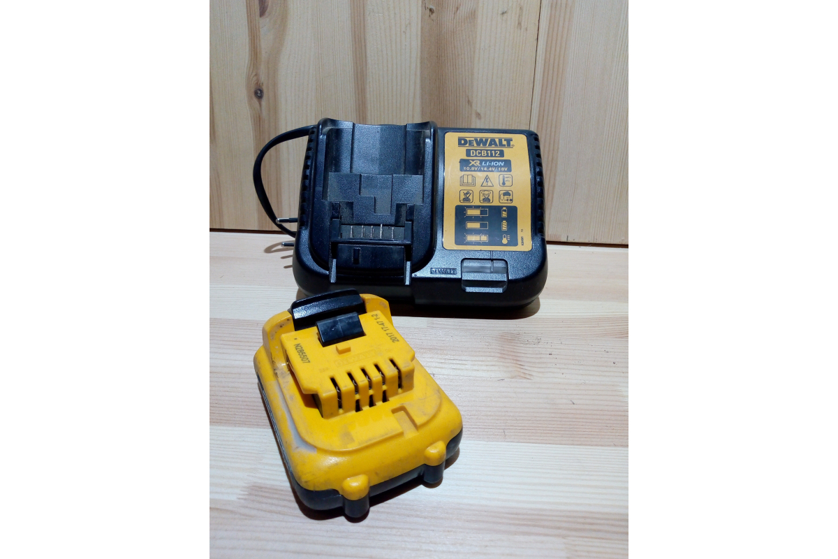 Аккумуляторная дрель-шуруповерт DeWalt DCD 710 C2