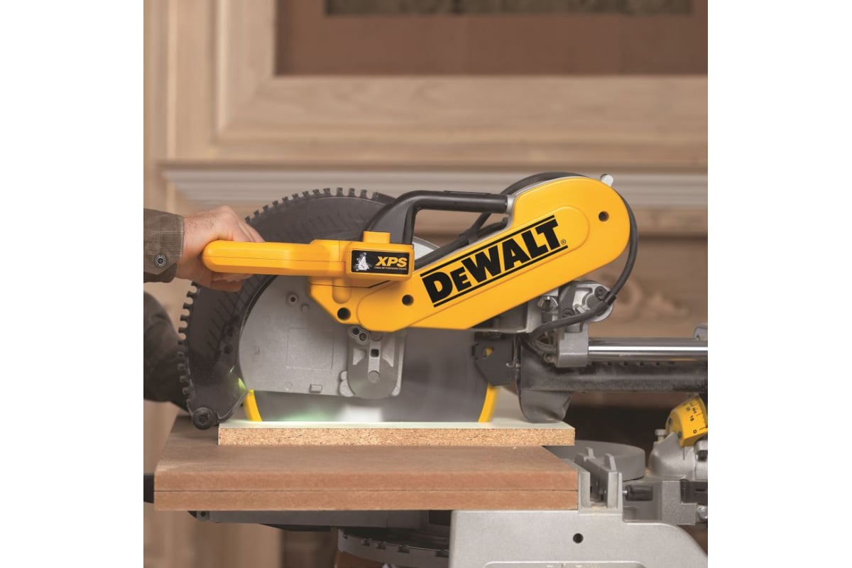 Торцовочная пила DeWalt DWS 780