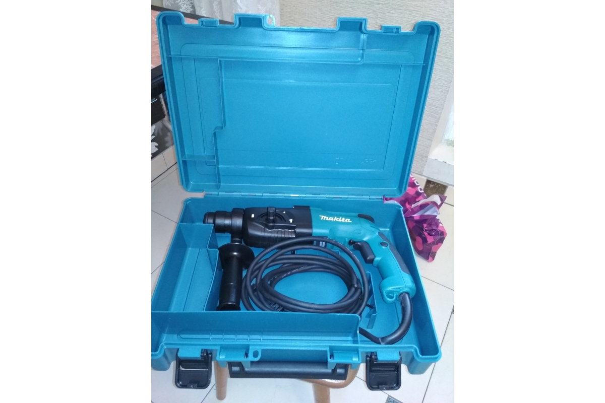 Перфоратор Makita HR2470