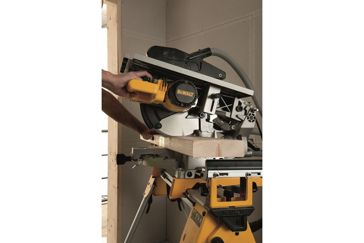 Торцовочная пила DeWalt D27113