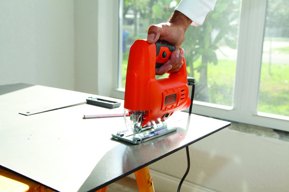 Лобзик Black&Decker JS10