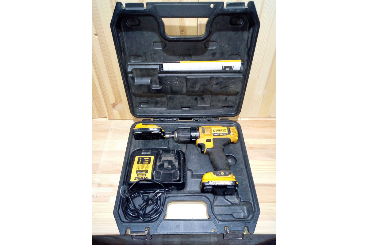 Аккумуляторная дрель-шуруповерт DeWalt DCD 710 C2