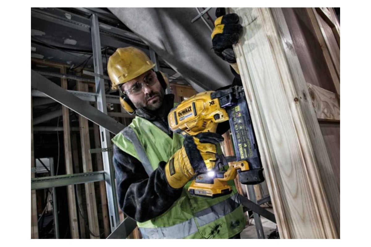 Бесщеточный шпилькозабиватель DeWalt 18 В XR DCN680N-XJ