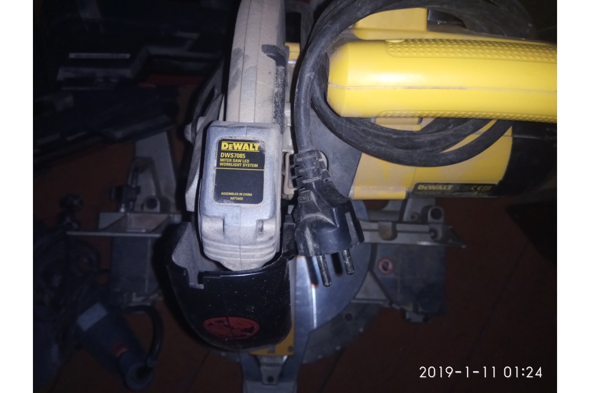 Торцовочная пила DeWalt DW 713