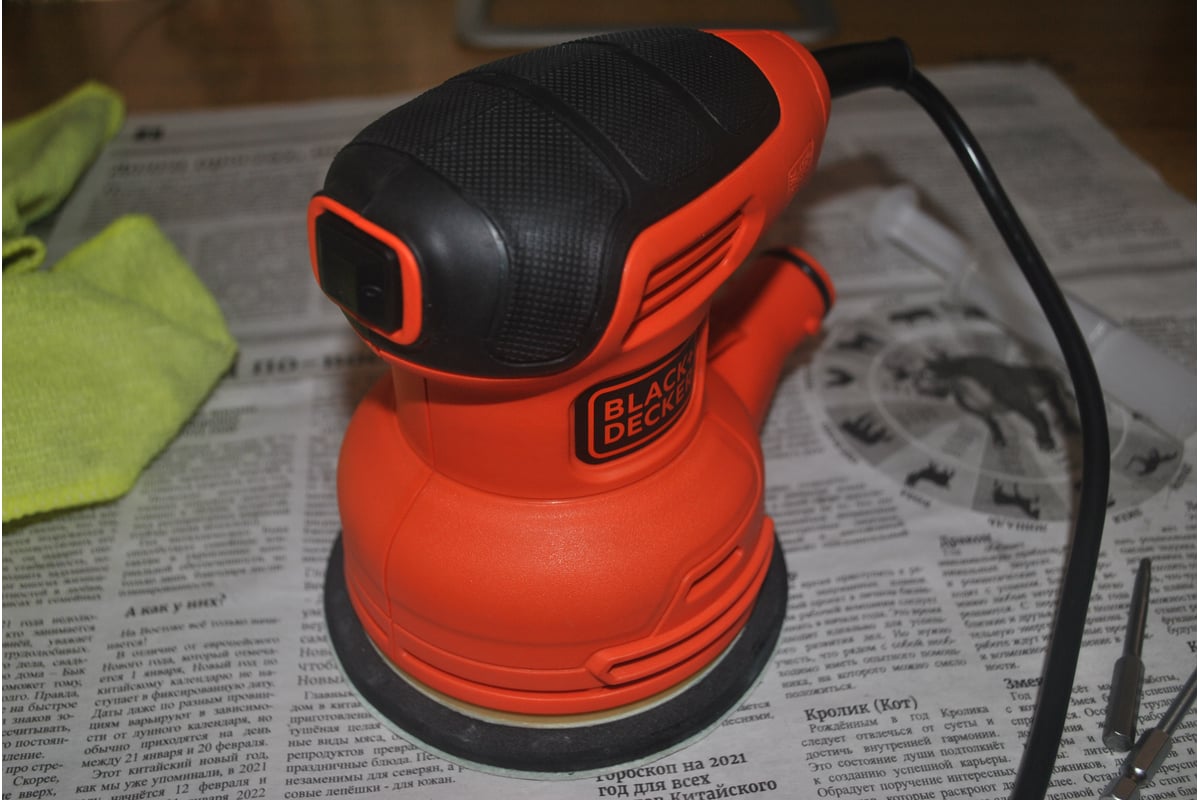 Эксцентриковая шлифмашина Black&Decker BEW210-QS