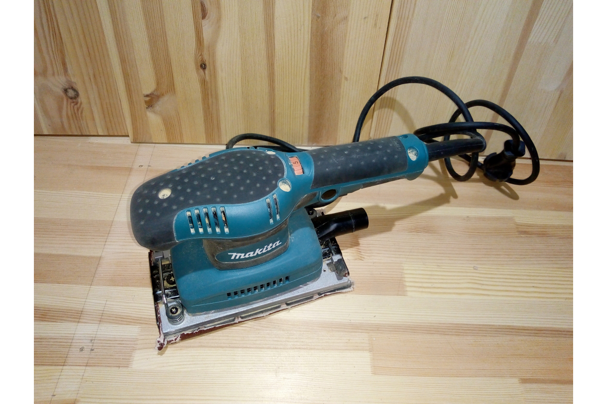 Вибрационная шлифмашина Makita BO3711