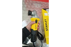 Угловая шлифмашина Stanley SG7125-RU