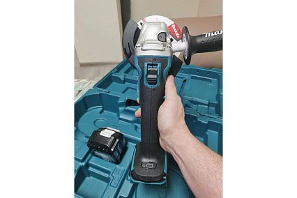 Аккумуляторная угловая шлифмашина Makita LXT DGA504RME