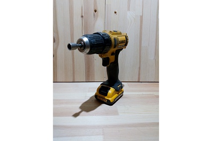 Аккумуляторная дрель-шуруповерт DeWalt DCD 710 C2