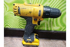 Аккумуляторная дрель-шуруповерт DeWalt DCD 710 D2