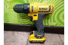 Аккумуляторная дрель-шуруповерт DeWalt DCD 710 D2