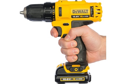 Аккумуляторная дрель-шуруповерт DeWalt DCD 710 C2