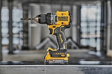 Бесщеточная дрель-шуруповерт DeWalt 2 скорости, 1 АКБ 18 В XR Li-Ion DCD800E1T-QW