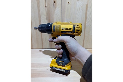 Аккумуляторная дрель-шуруповерт DeWalt DCD 710 C2