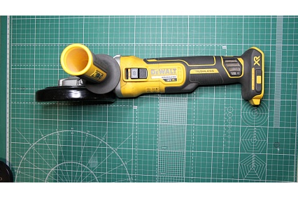 Угловая шлифмашина DeWalt 18В XR DCG405FN