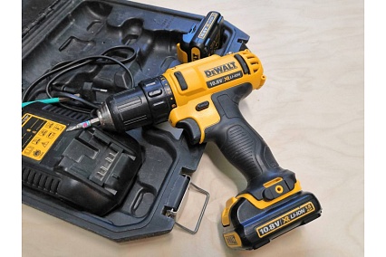 Аккумуляторная дрель-шуруповерт DeWalt DCD 710 C2