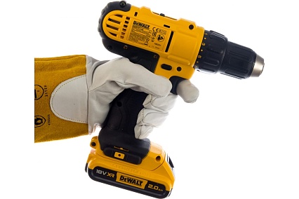 Дрель-шуруповерт DeWalt 2.0 Ач DCD771D2