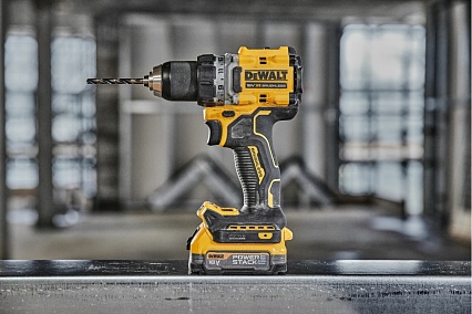 Бесщеточная дрель-шуруповерт DeWalt 2 скорости, 2 АКБ 18 В XR Li-Ion DCD800E2T-QW