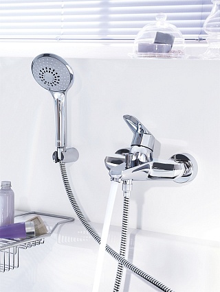 Смеситель для ванны Grohe Eurodisc Cosmopolitan 33395002 с душевым гарнитуром