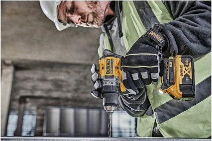 Аккумуляторная дрель-шуруповерт DeWalt DCD 800 P2T DCD800P2T-QW